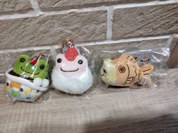 pickles the frog 泡菜蛙（復古咖啡廳系列）銅鑼燒登山扣吊飾