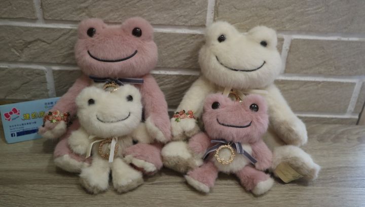 Pickles the Frog泡菜蛙 Enchante系列玩偶 吊飾