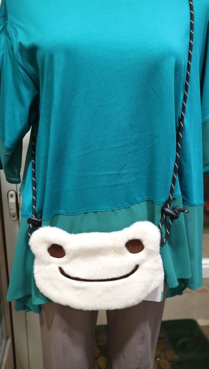 pickles the frog米白毛絨青蛙大臉斜背小包