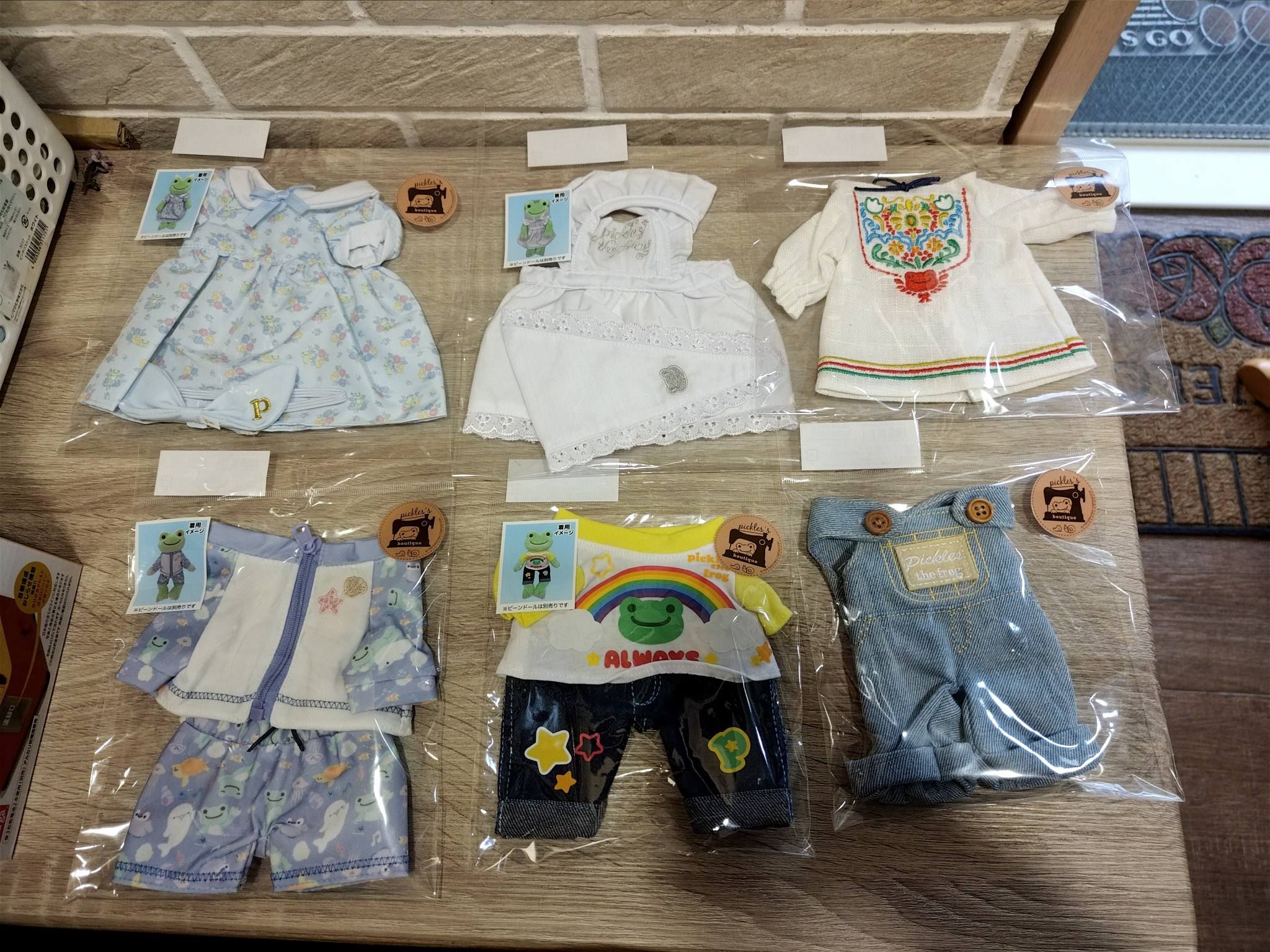 婕的店日本精品~日本帶回~pickles the frog泡菜蛙專用服飾（不含青蛙玩偶）