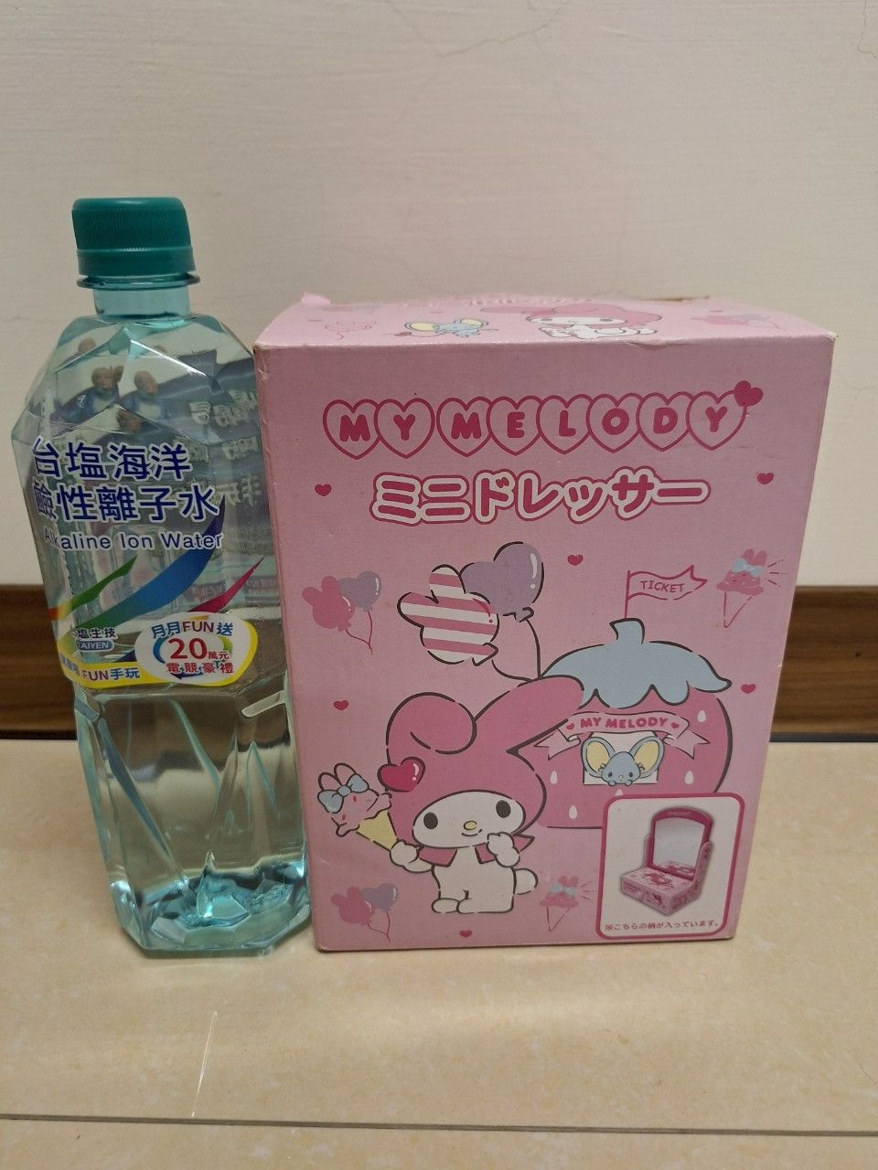 美樂蒂化妝鏡附收納格