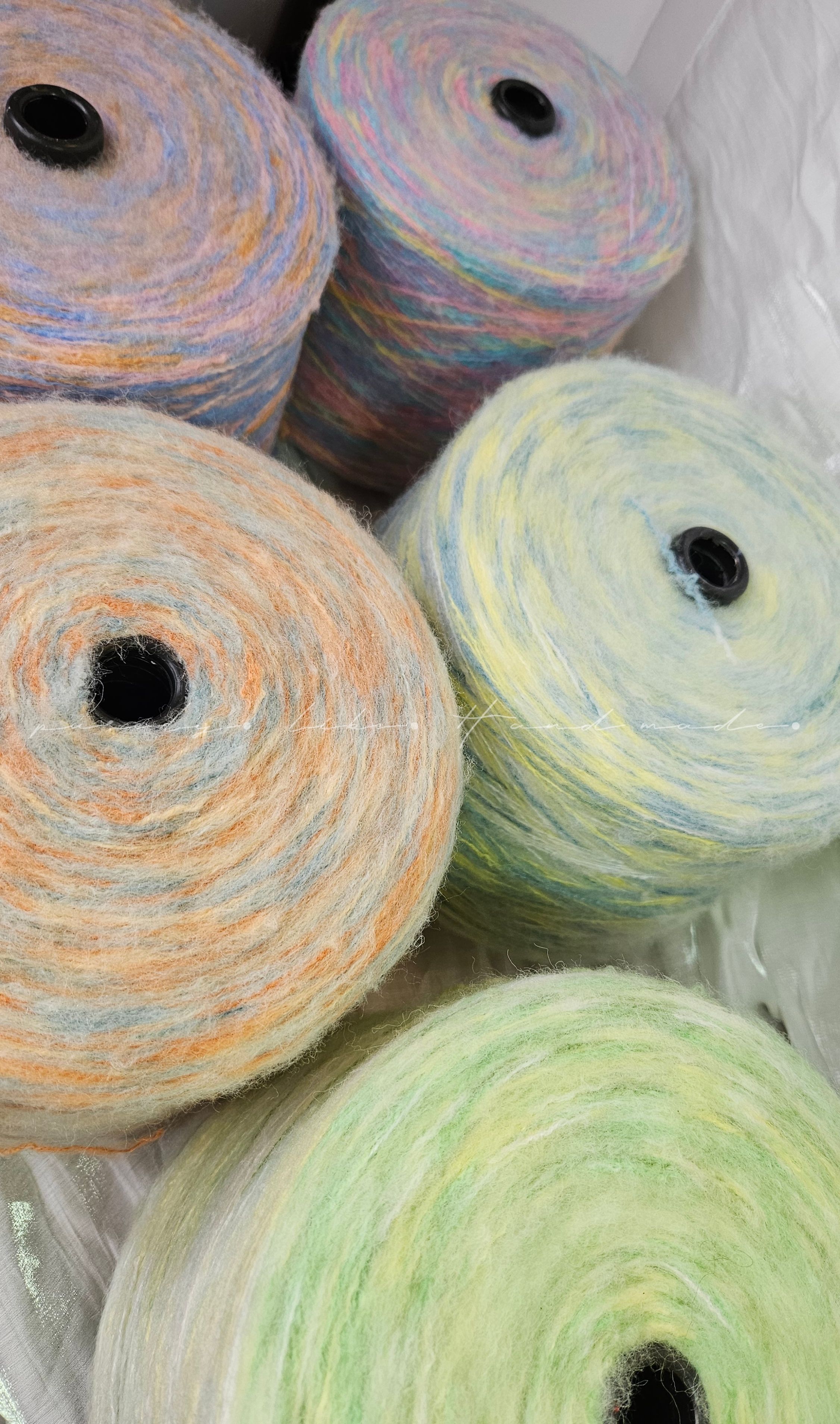 桶線分裝〔段彩馬海毛〕50克