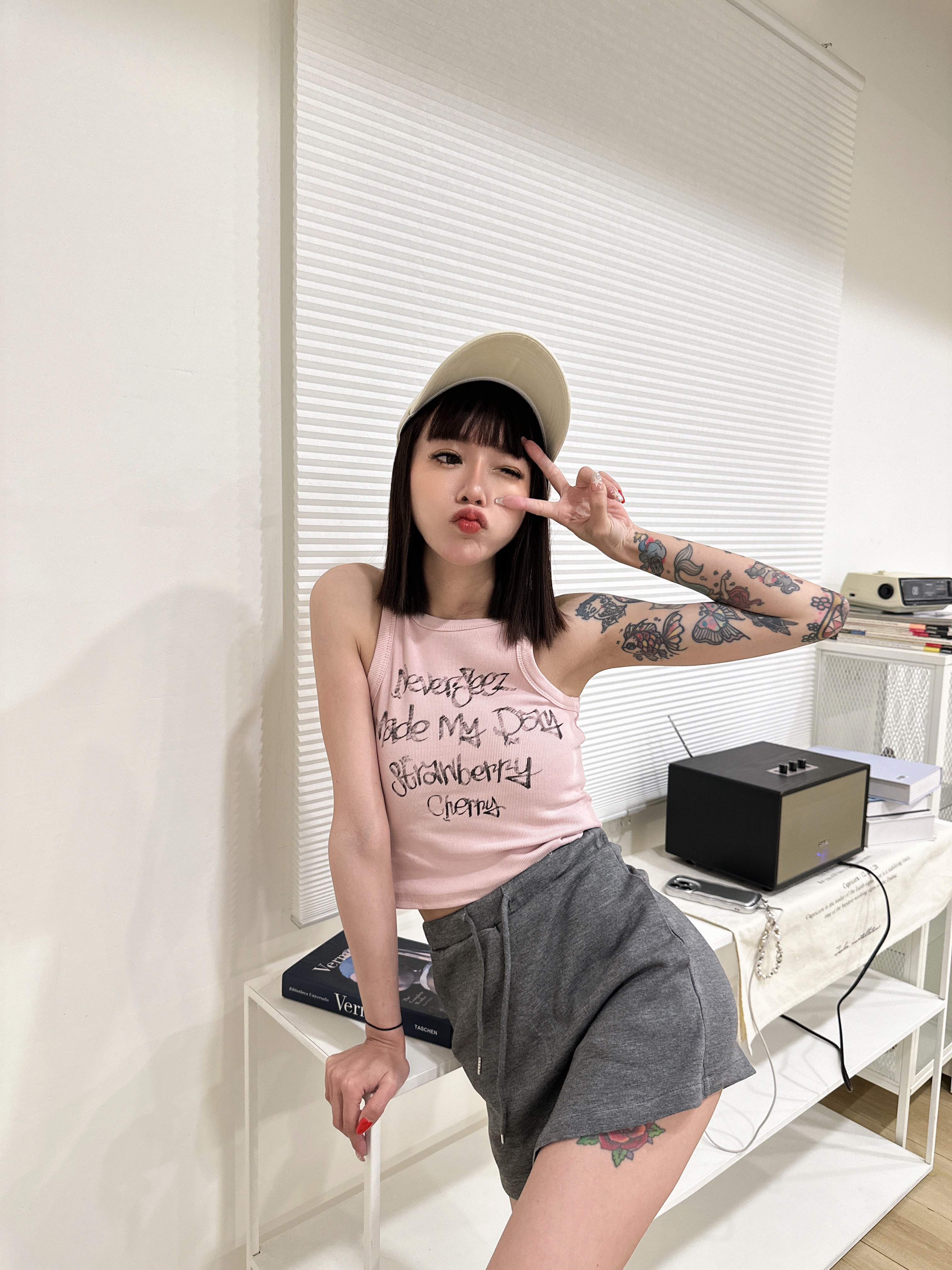 好好搭的背心！草寫字母率性look