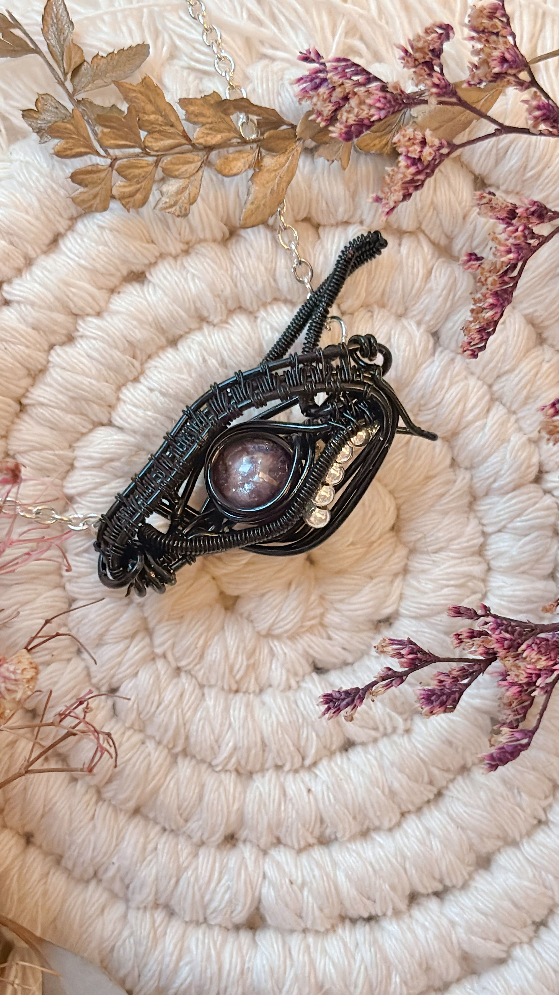 現貨。藝術銅線設計款項鍊（黑、玫瑰金線）