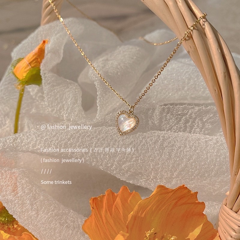 𝚃𝚑𝚎𝚚𝚞𝚎𝚎𝚗𝚊｜愛心鎖骨鍊 項鍊