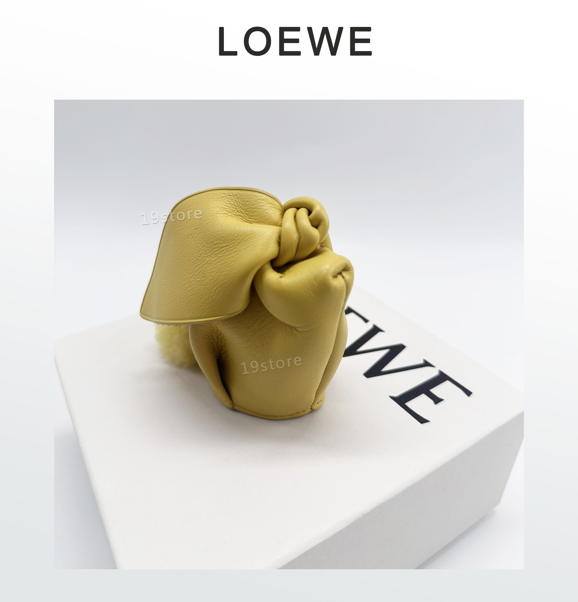 Loewe Nappa小牛皮 兔年限定 兔兔吊飾 鑰匙圈 小零錢包 Bunny Keychain coin bag