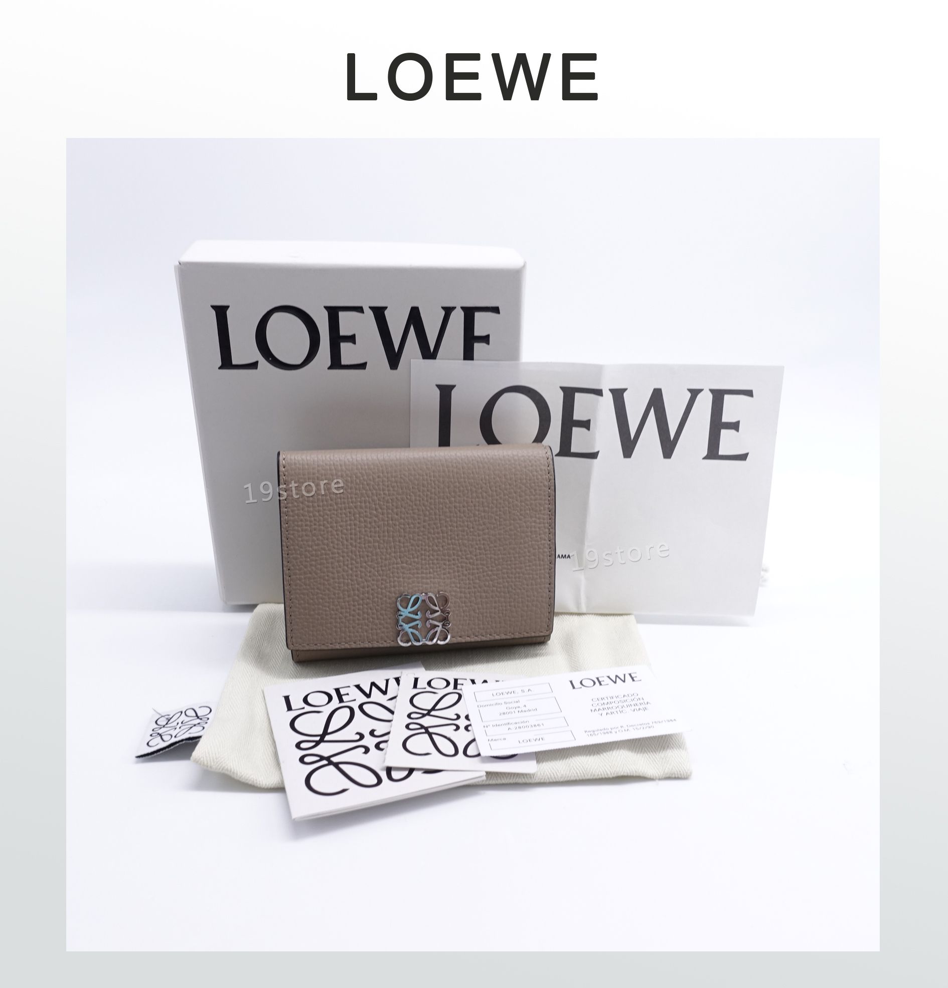 LOEWE Anagram 顆粒小牛皮三折短夾