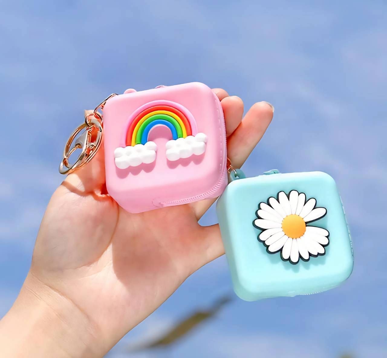 立體雛菊＆彩虹鑰匙耳機包（現貨）