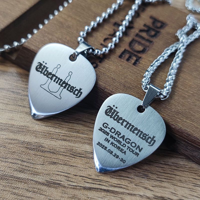 G-Dragon 2025全球巡迴 G͎u͎i͎t͎a͎r͎ ͎P͎i͎c͎k͎ 雕刻簽名項鍊