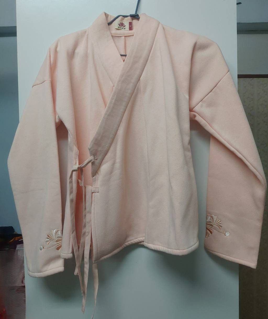 漢尚蓮華-交領上衣