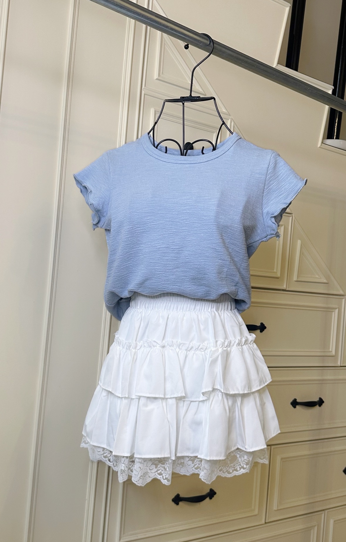 不簡單 木耳邊袖＆下擺極素百搭T