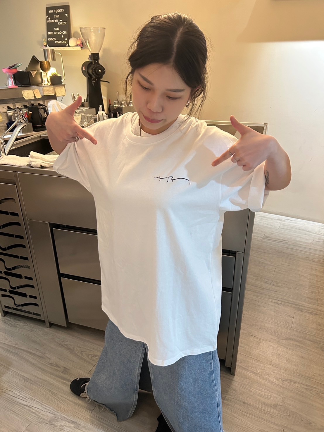 液藝YiYi T-shirt