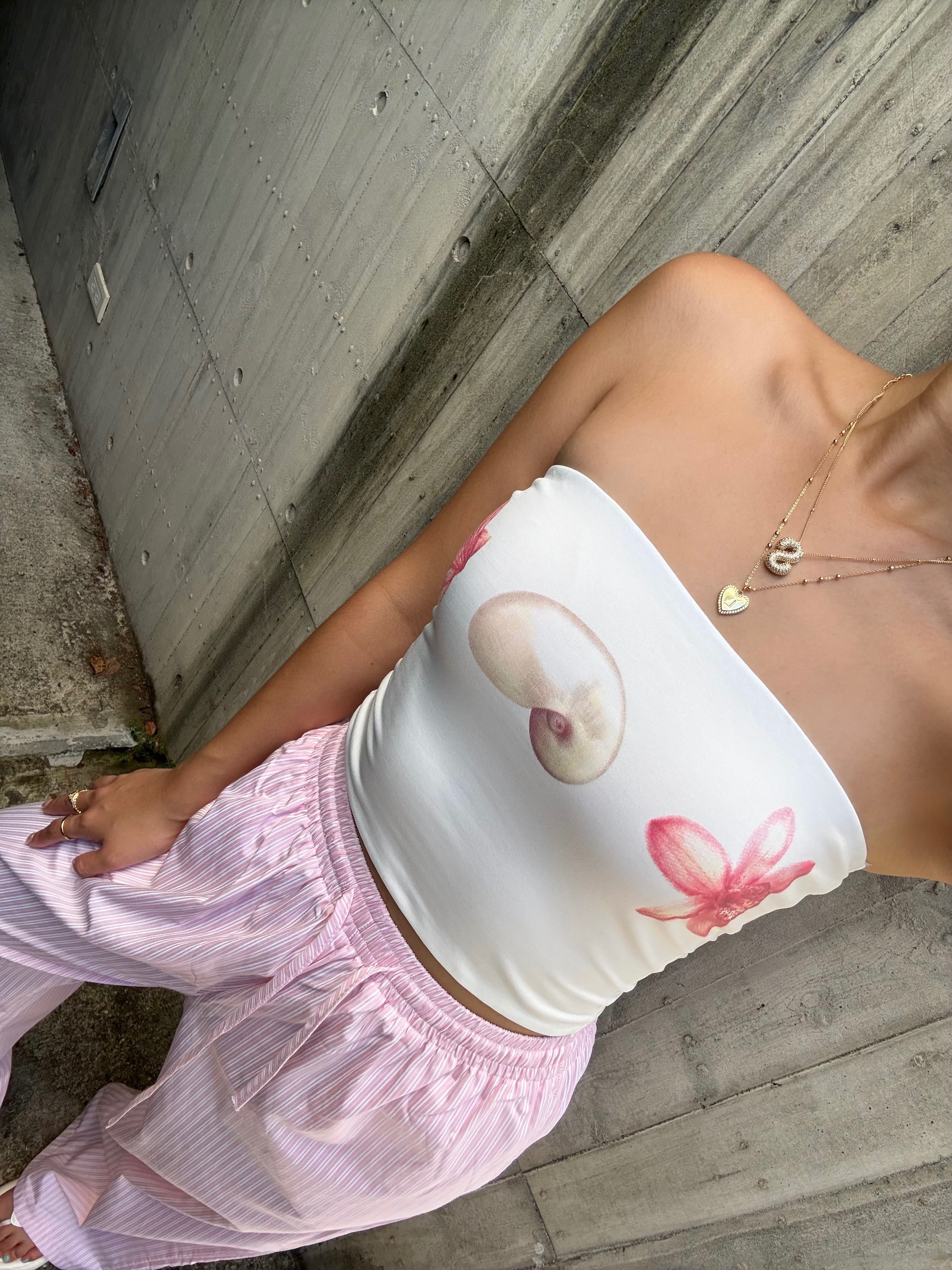 度假美衣必收款🐚🩷歐美休閒 海灘度假貝殼 辣妹平口上衣