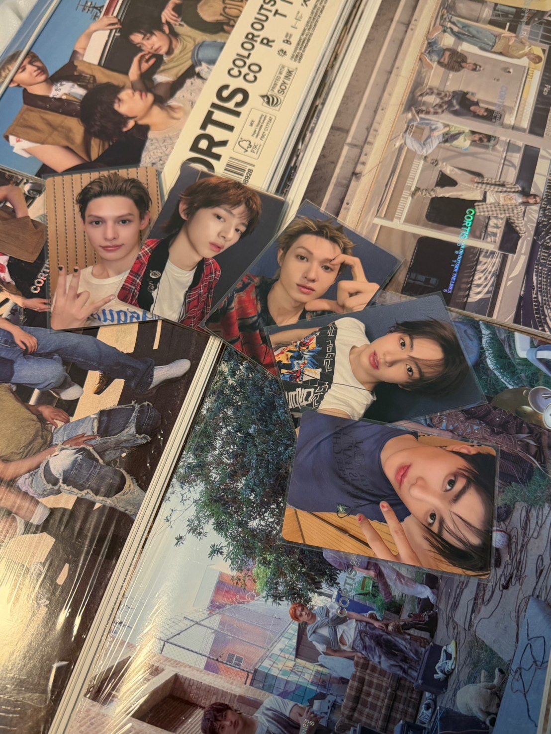 CORTIS第一張迷你專輯「COLOR OUTSIDE THE LINES」+yzy2.0特典