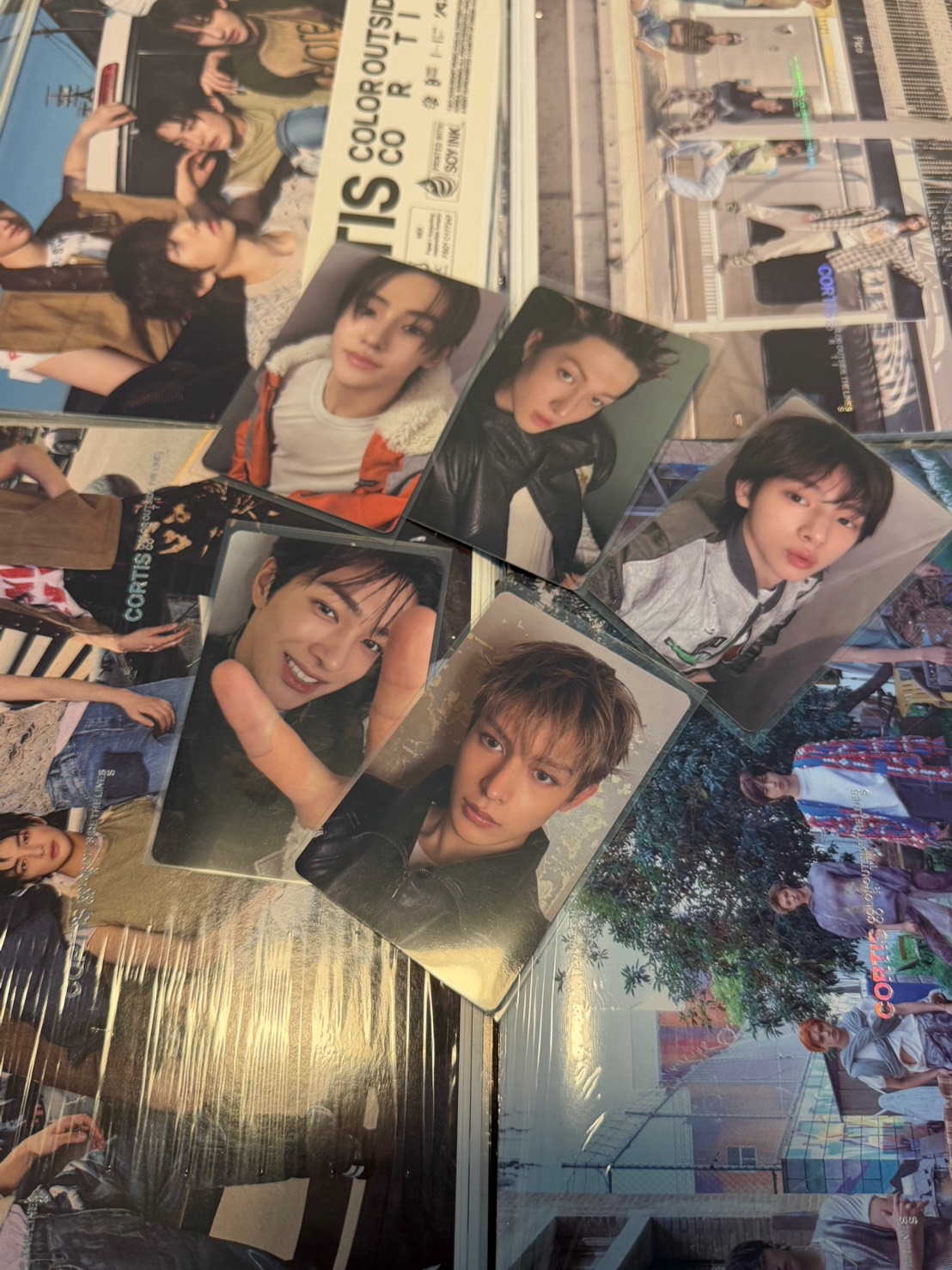 CORTIS第一張迷你專輯「COLOR OUTSIDE THE LINES」+yzy6.0特典