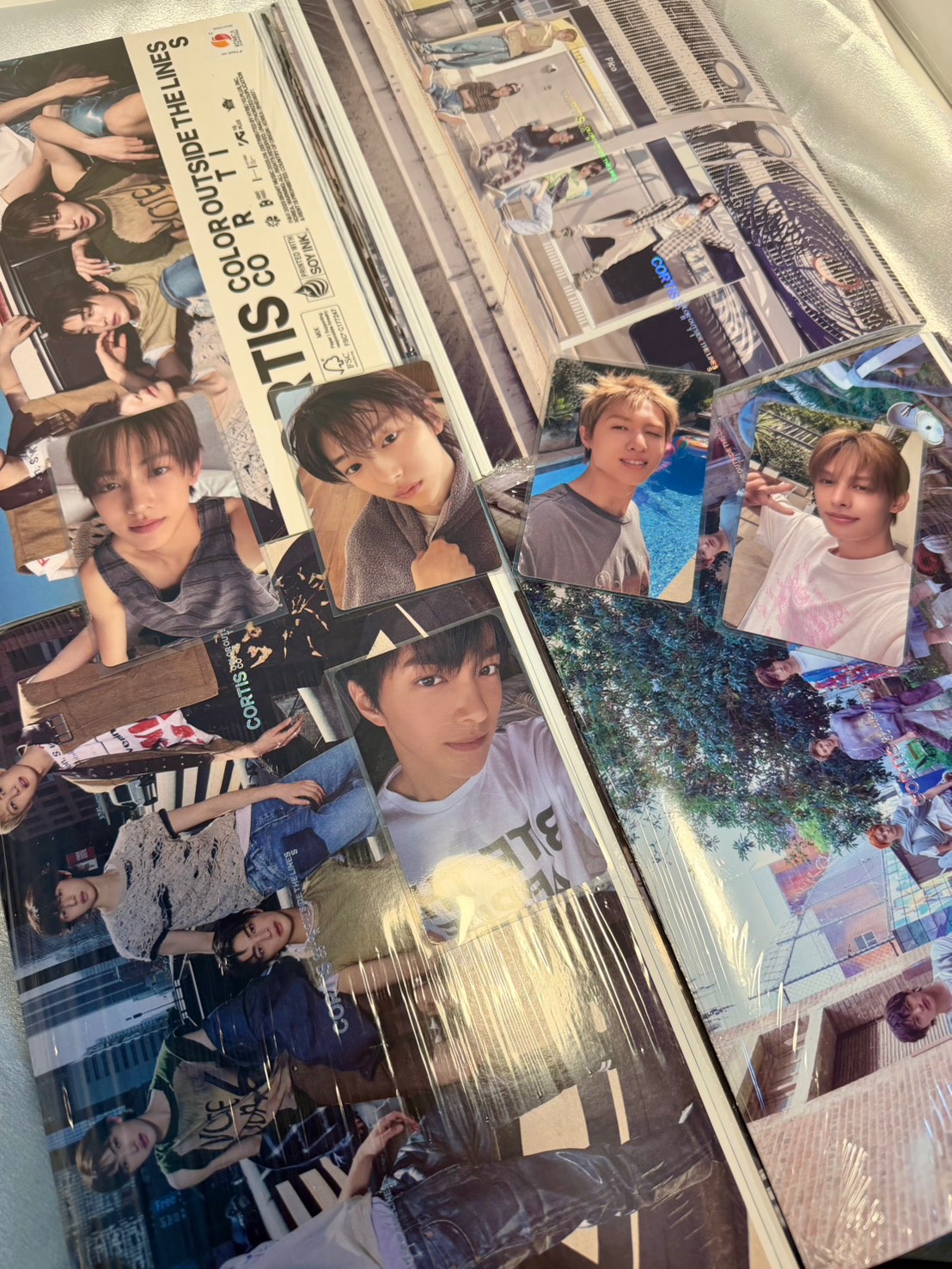 CORTIS第一張迷你專輯「COLOR OUTSIDE THE LINES」+yzy7.0特典