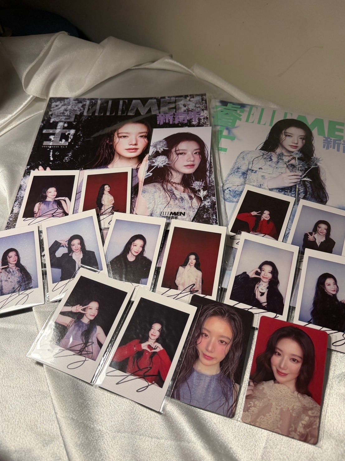舒華睿士雜誌 全套（雜誌2本2張自拍小卡12張拍立得1張撕拉片）