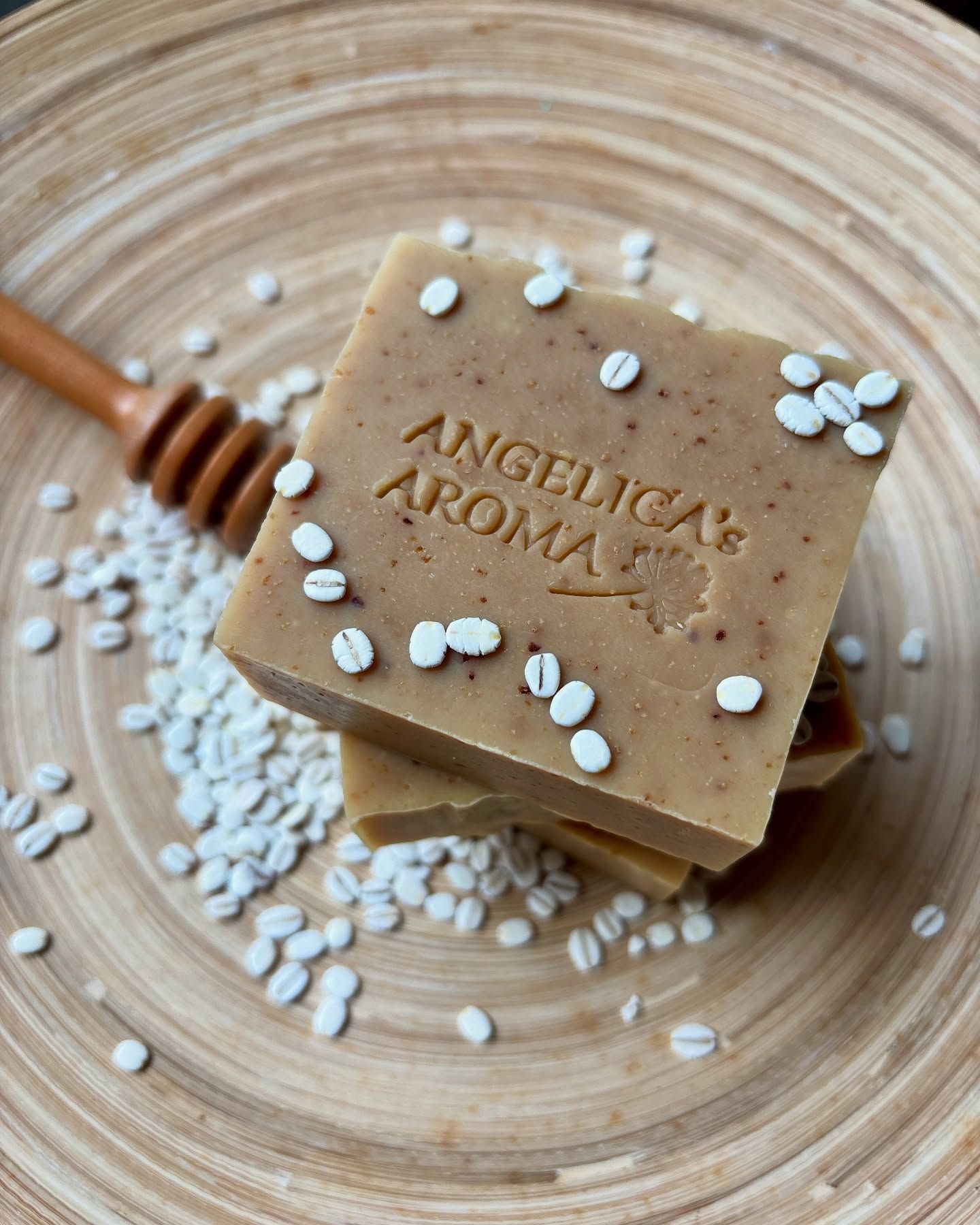 蜂蜜燕麥豆漿皂 / Honey， Oats ＆ Soy Milk Soap