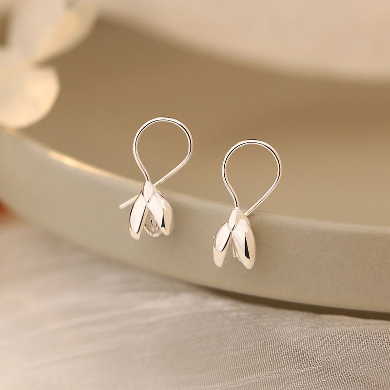 「玉蘭初雪」S999足銀耳鉤耳飾