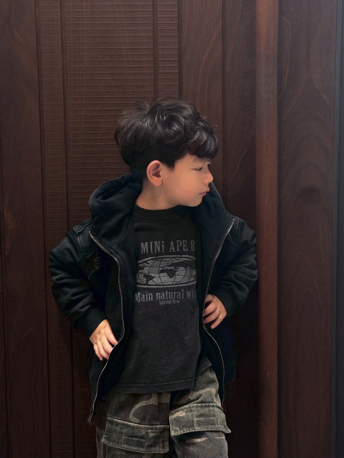 水洗黑印花長TEE