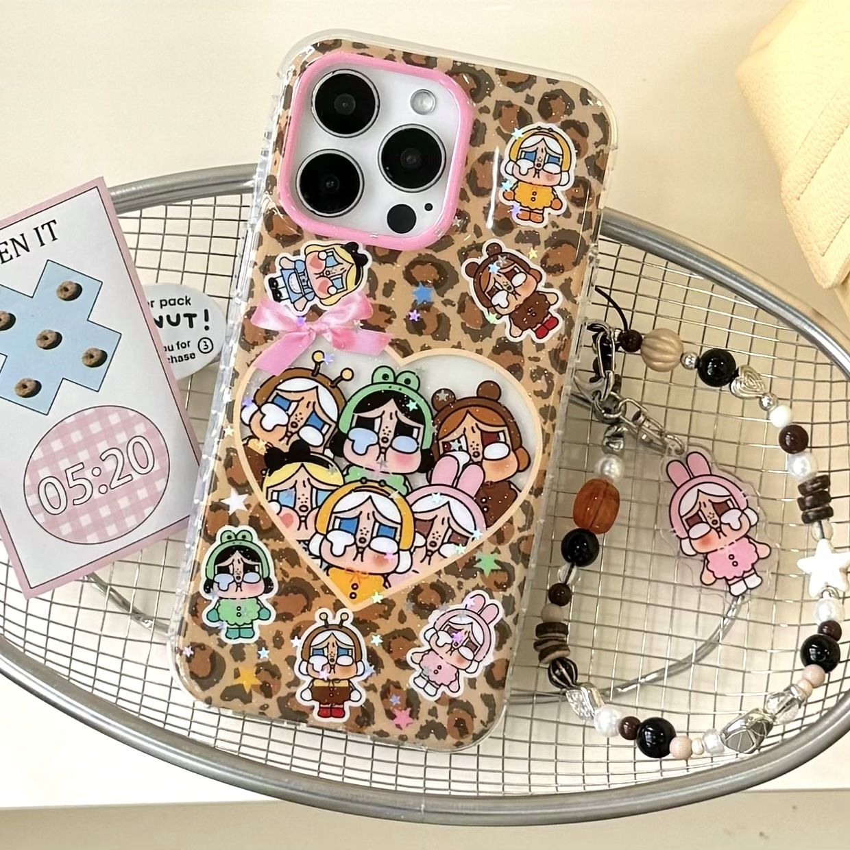 11 p.m.| 可愛公仔哭娃 豹紋哭娃 鏤空愛心亮粉 哭娃插圖  珠珠掛繩 吊飾 iPhone手機殼