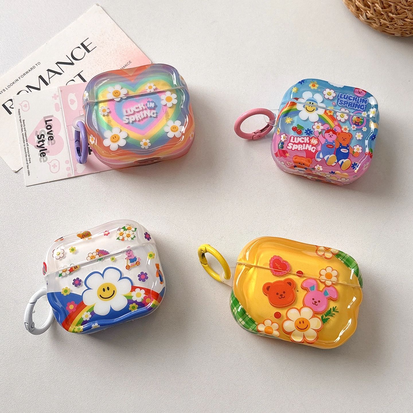 11 p.m. | 4款~可愛彩虹微笑小花插圖 小熊兔子插圖 AirPods保護套