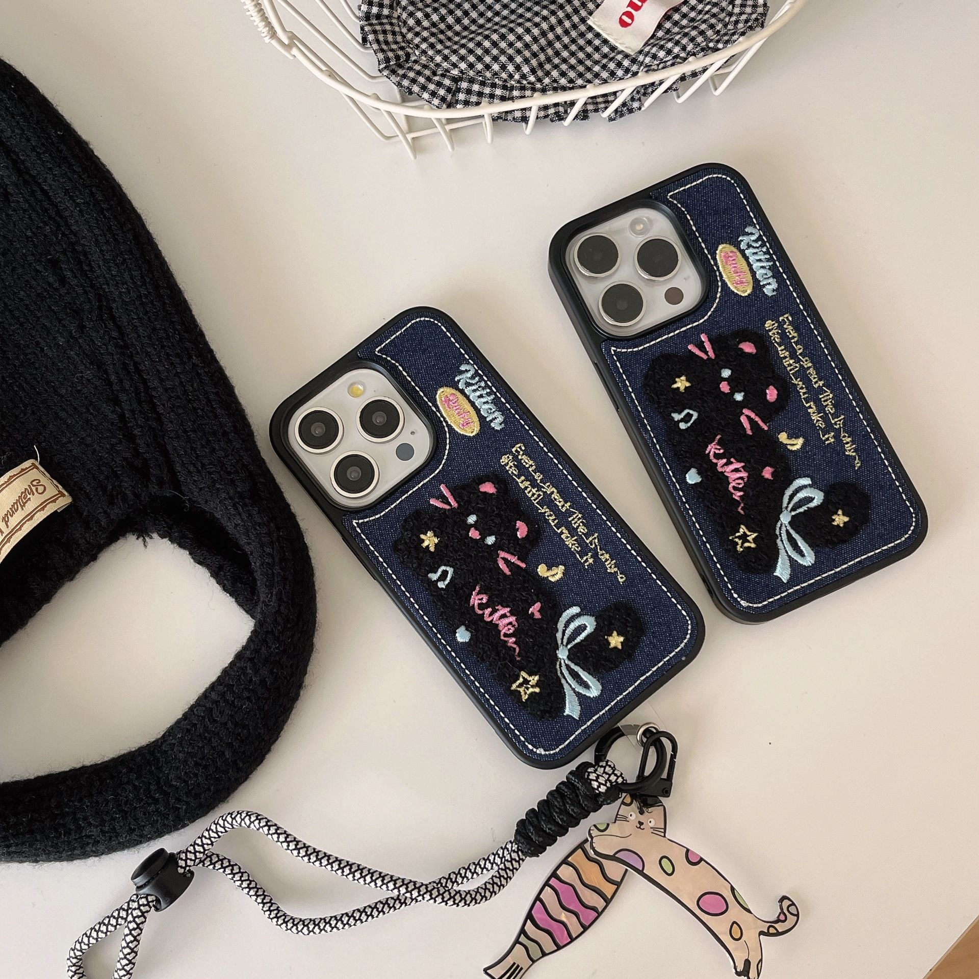 11 p.m.|趣味可愛 布面牛仔黑貓 刺繡插圖 吊飾掛繩 iPhone手機殼（12-17）