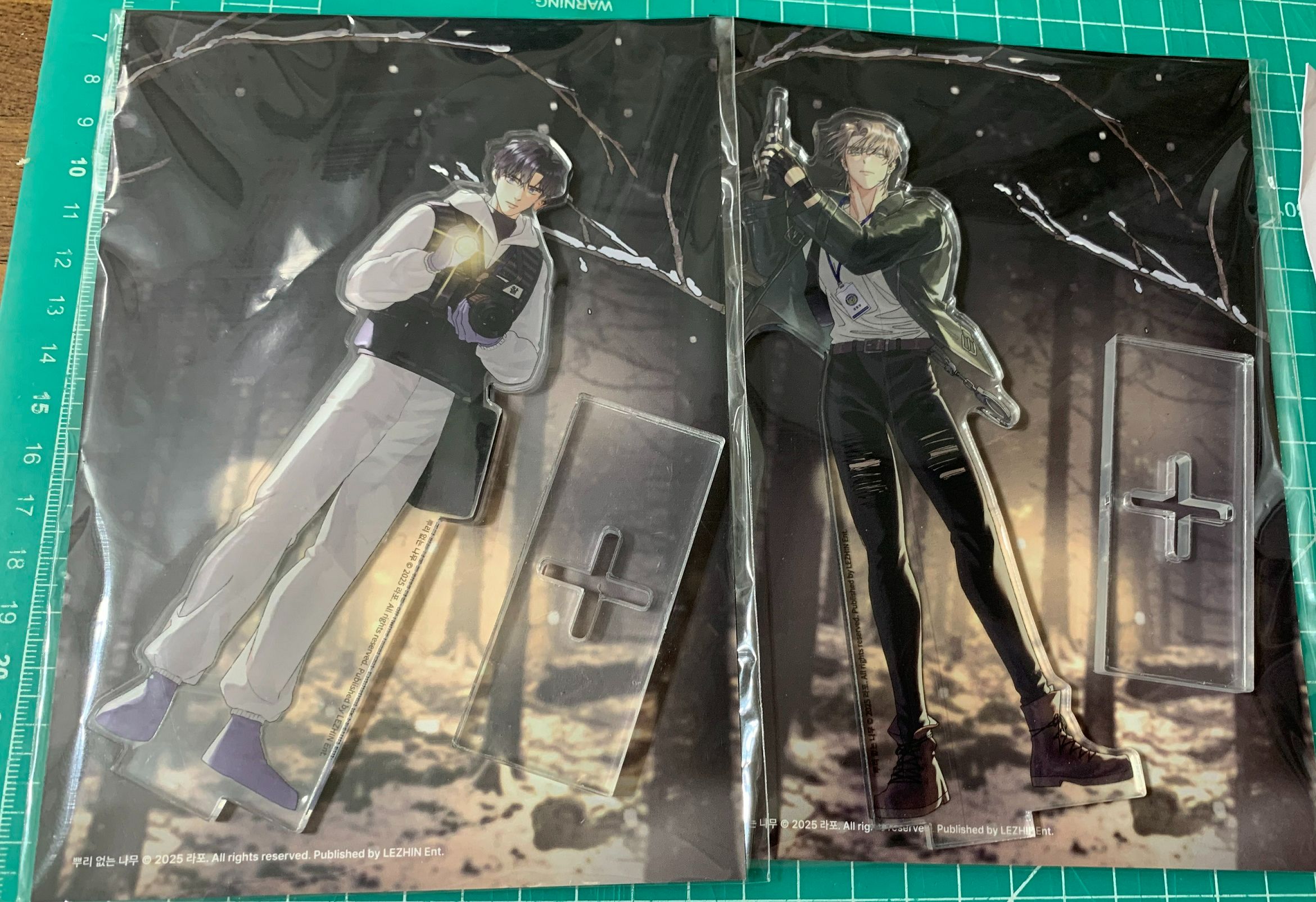 壓克力立牌 -攻受 不分開販售 -無根之樹（攻受各一隻）