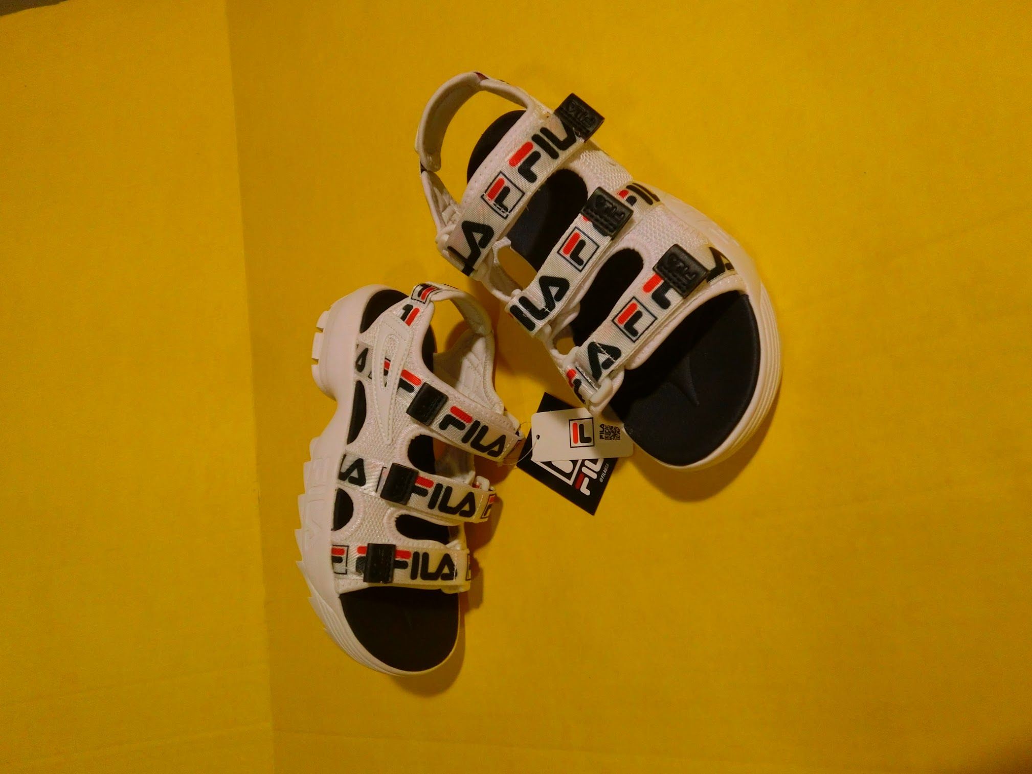 Fila 滿版logo魔鬼氈小厚底涼鞋