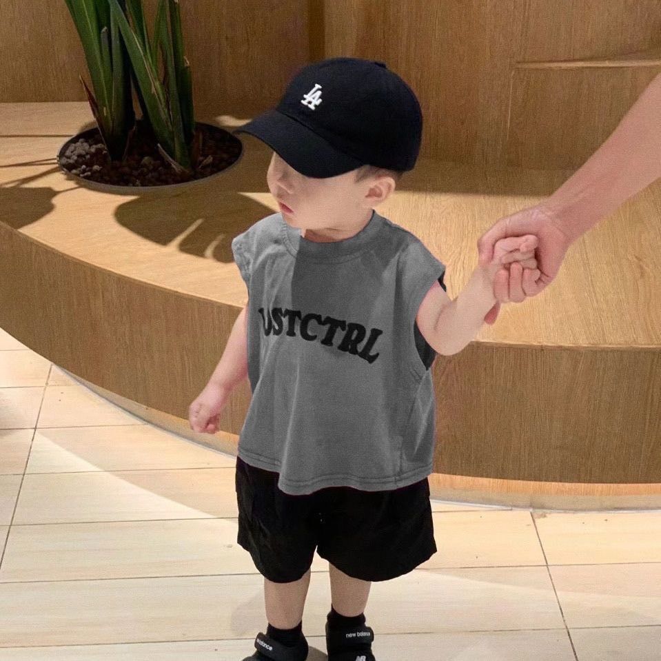 夏季時尚套裝-無袖上衣.灰、短褲.黑