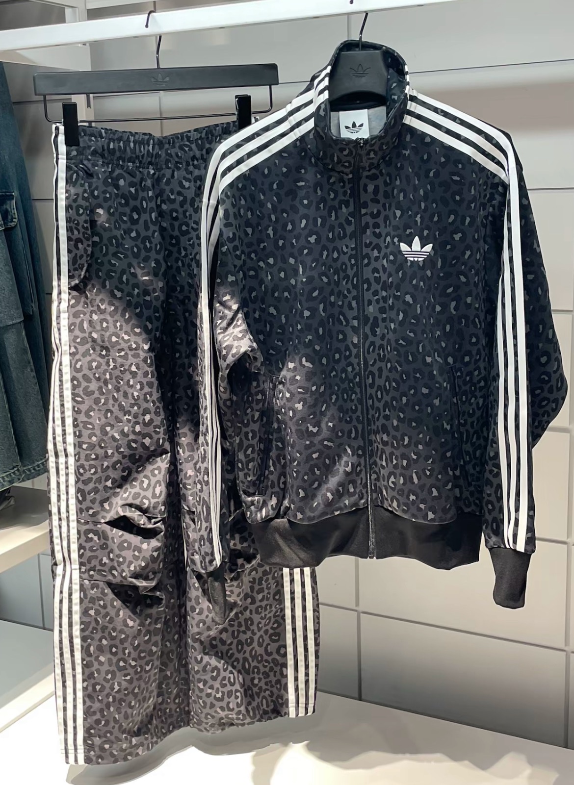 預購 adidas originals 紋豹紋長袖外套JV7579 長褲JV7564 男款