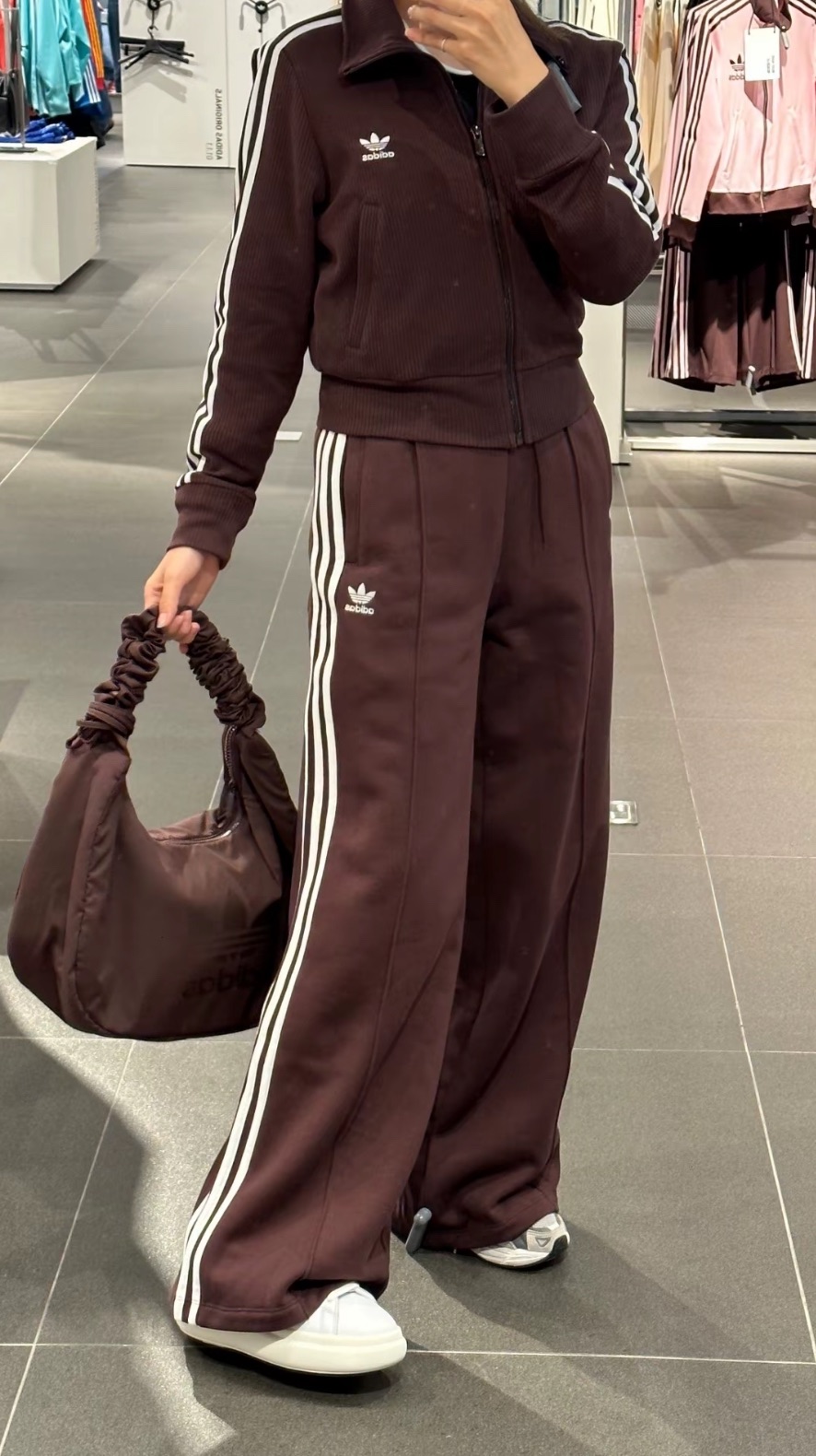 adidas originals 針織棉條紋復古立領拉鍊長袖夾克外套 暗灰棕 IN6061/寬鬆闊腿長褲 IS6912