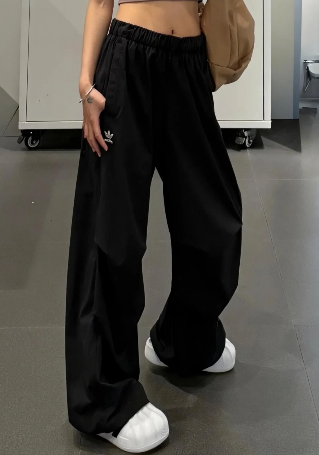 預購 adidas originals 傘兵褲 抓皺 女款 KF9615
