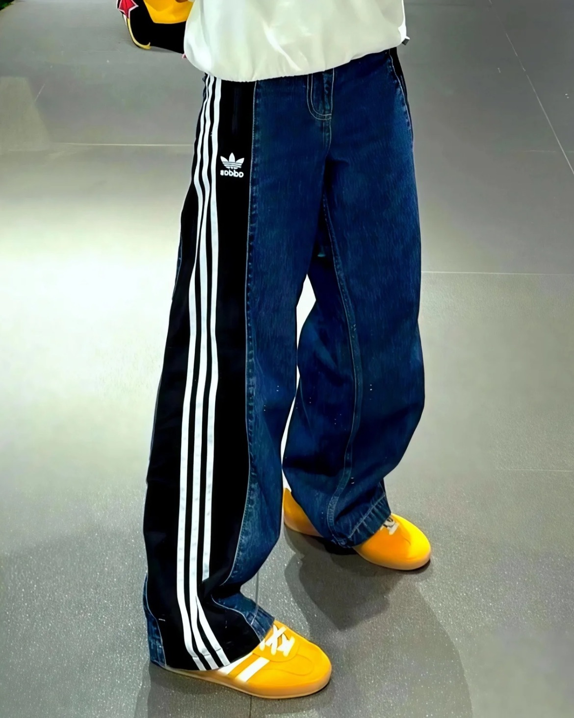 預購 adidas originals WASHED DENIM JOGGERS 寬鬆 闊腿 運動休閒牛仔褲 男款 KC