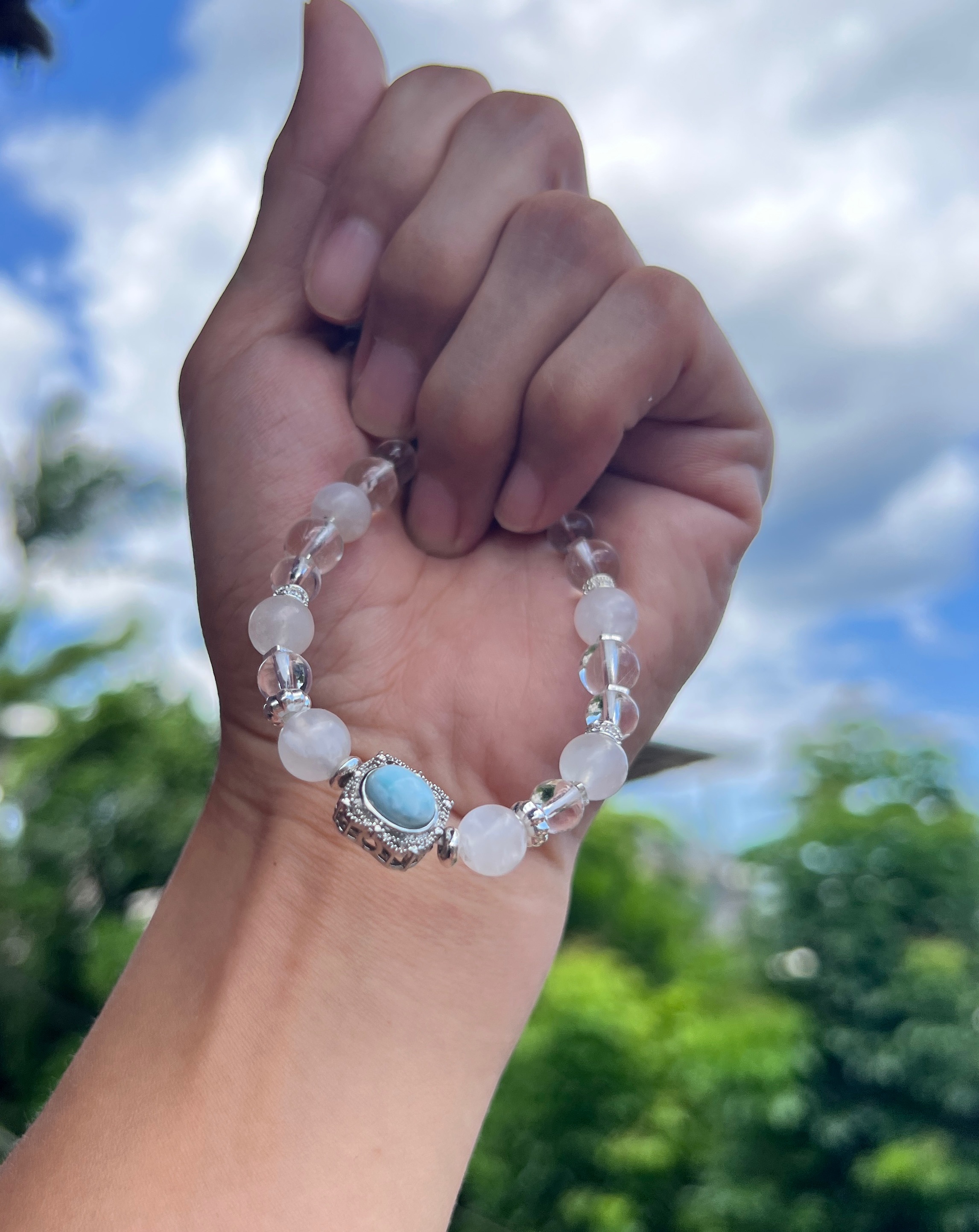 🌊 藍海月光 🌙 將一片海的深藍，與一輪月的柔光，系在手上。