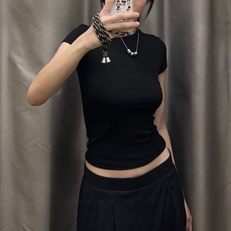 Bershka 黑色素t
