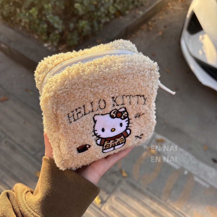毛絨kitty刺繡補妝包拍立得收納包