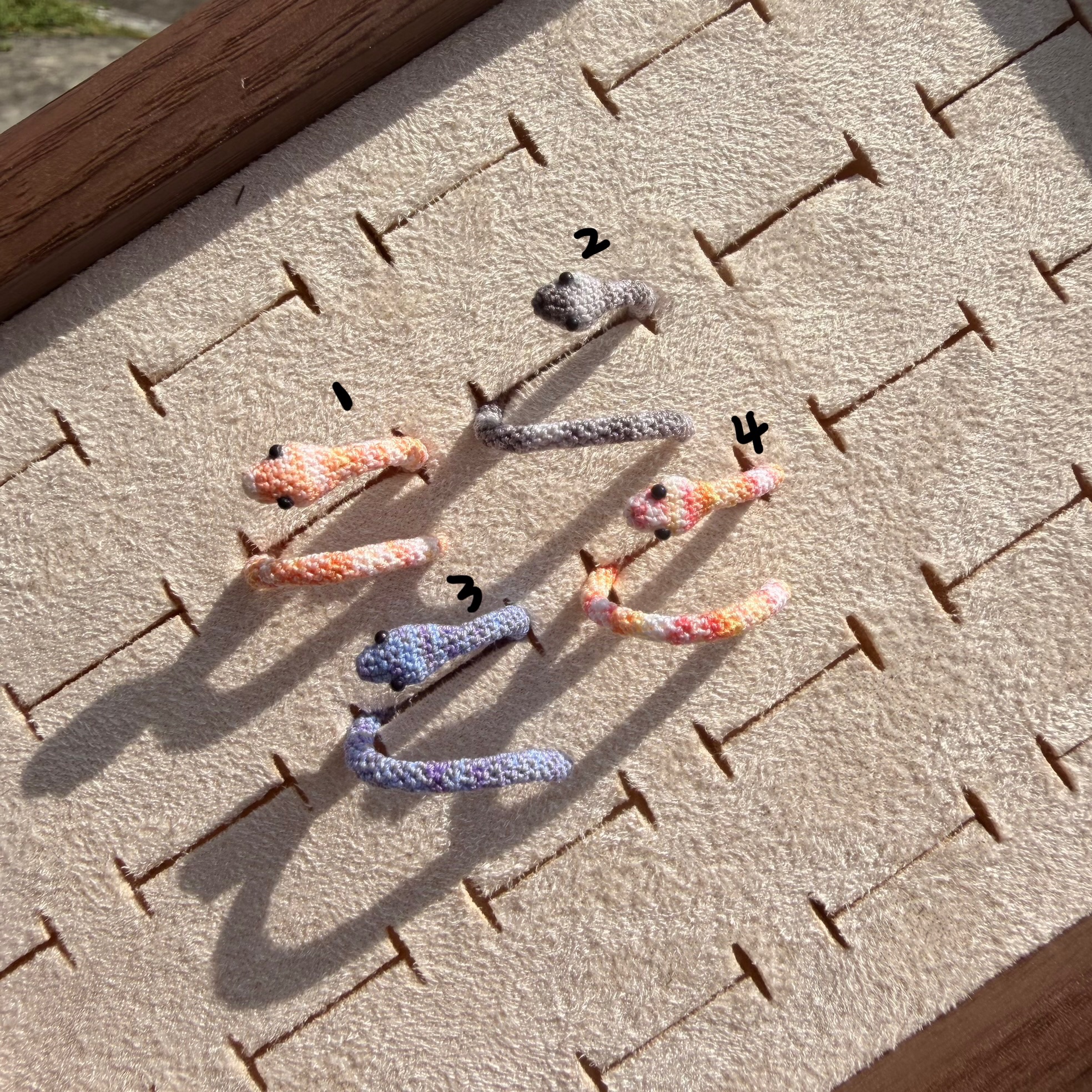 蛇蛇戒指💍（內有半硬銅絲可以凹成手圍）