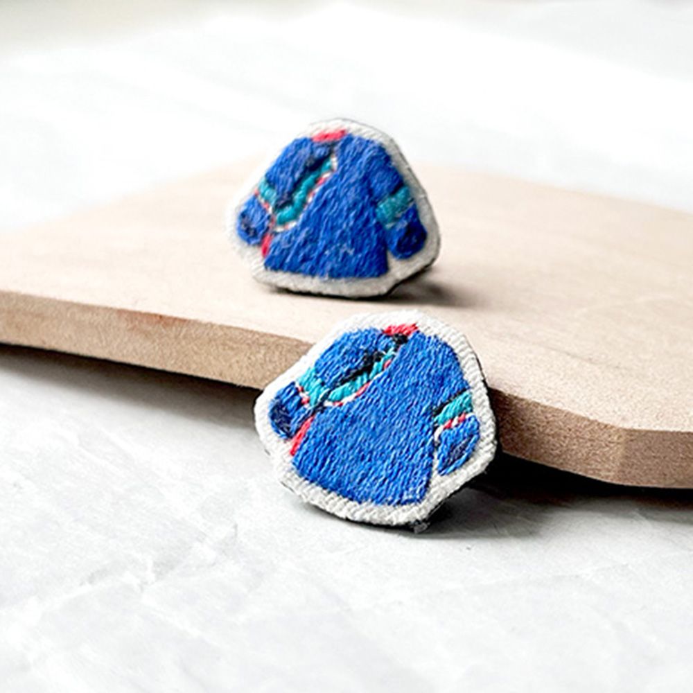 客家藍衫 迷你手工刺繡胸針/別針 長衫 大襟衫 | 紀念品 禮物