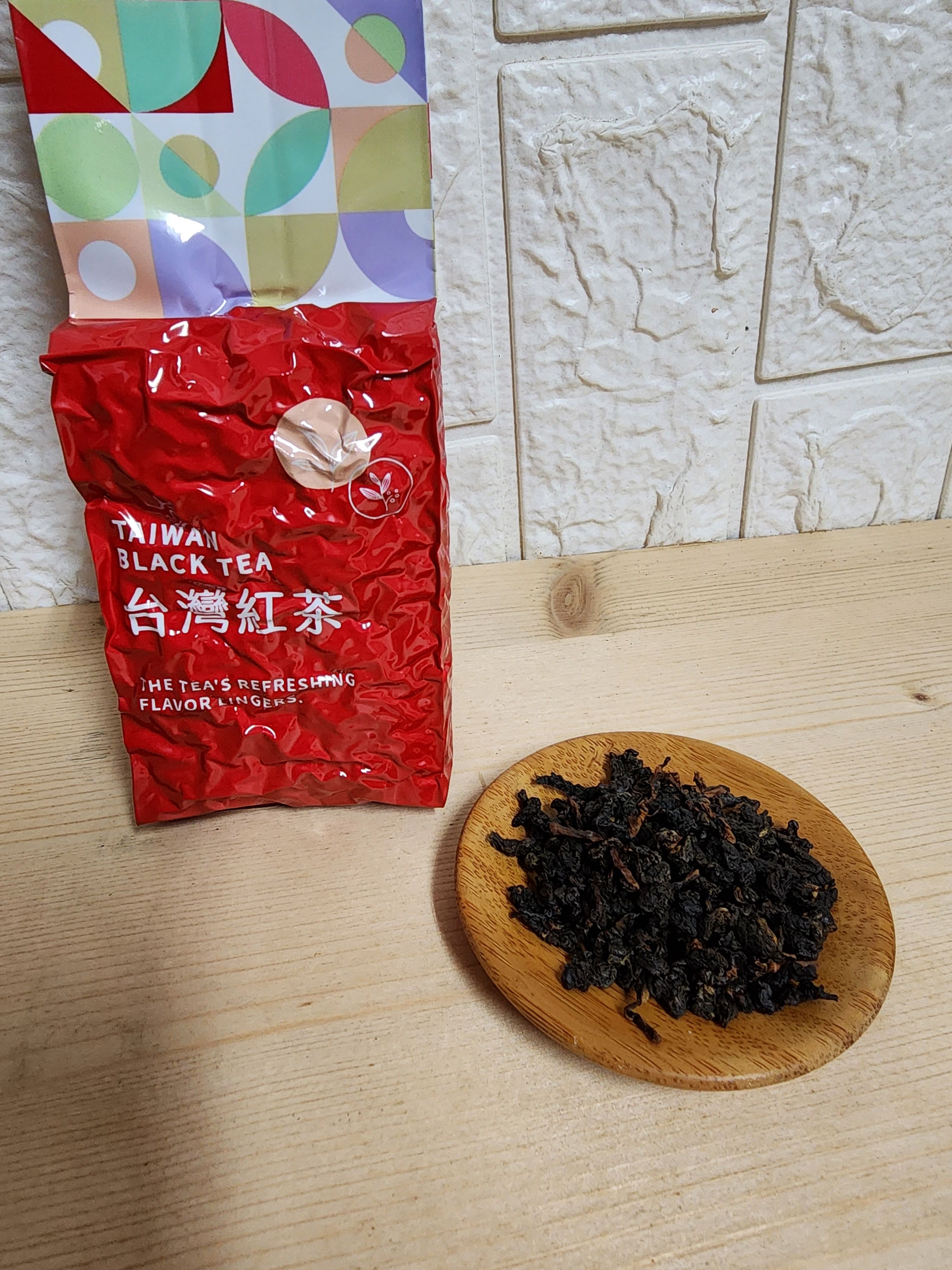 蜜香烏龍紅茶      2兩（75克）/4兩（150克）