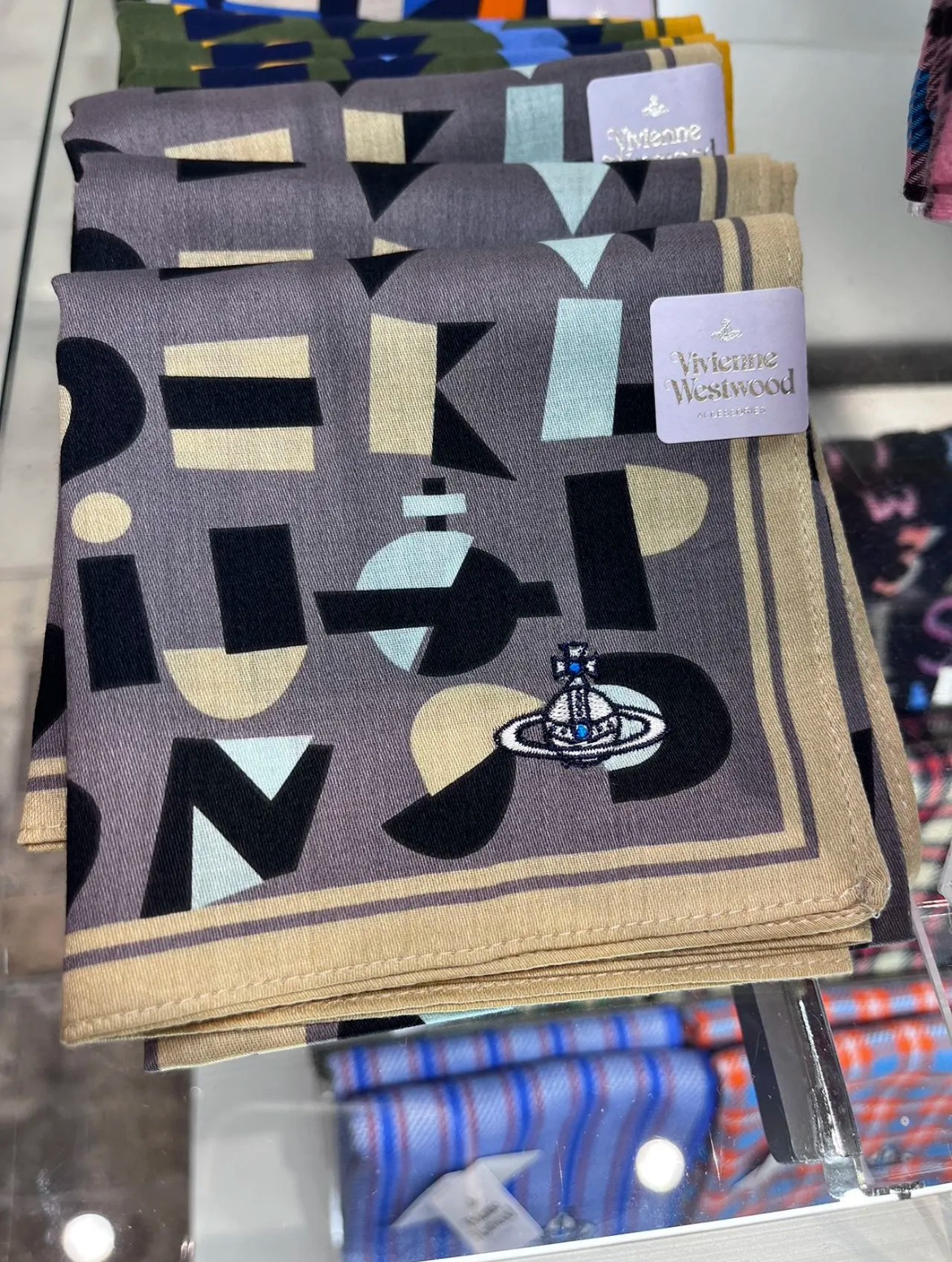 兩條以上免運 VIVIENNE WESTWOOD 日本製純棉 土星塗鴉 手帕 方巾 絲巾