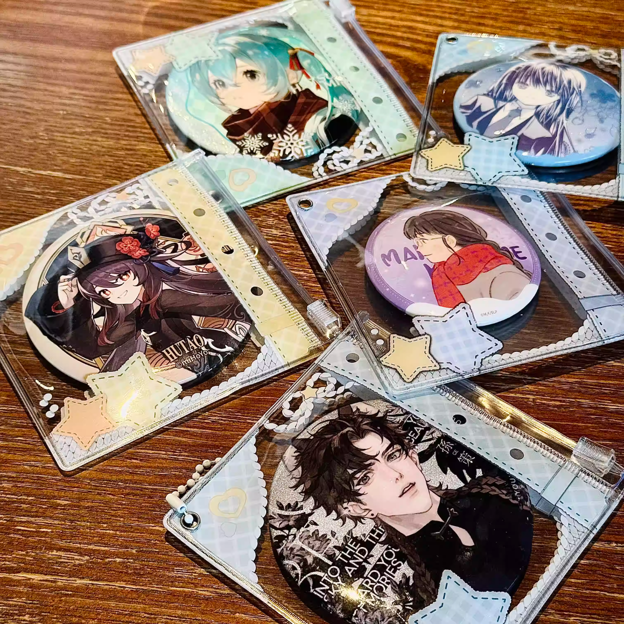 格紋星星 PVC拉鍊袋保護套（可放58-75mm徽章＆吊飾）