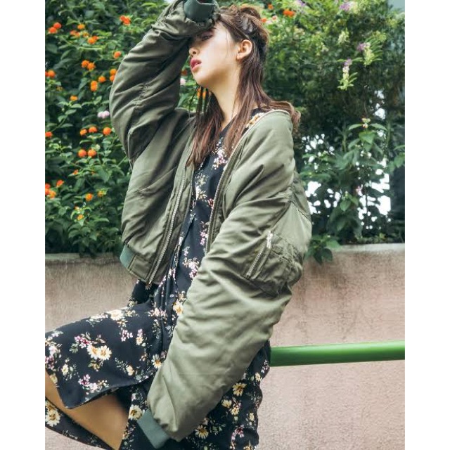 [上衣] GRL黑色花花罩衫 / M / 200