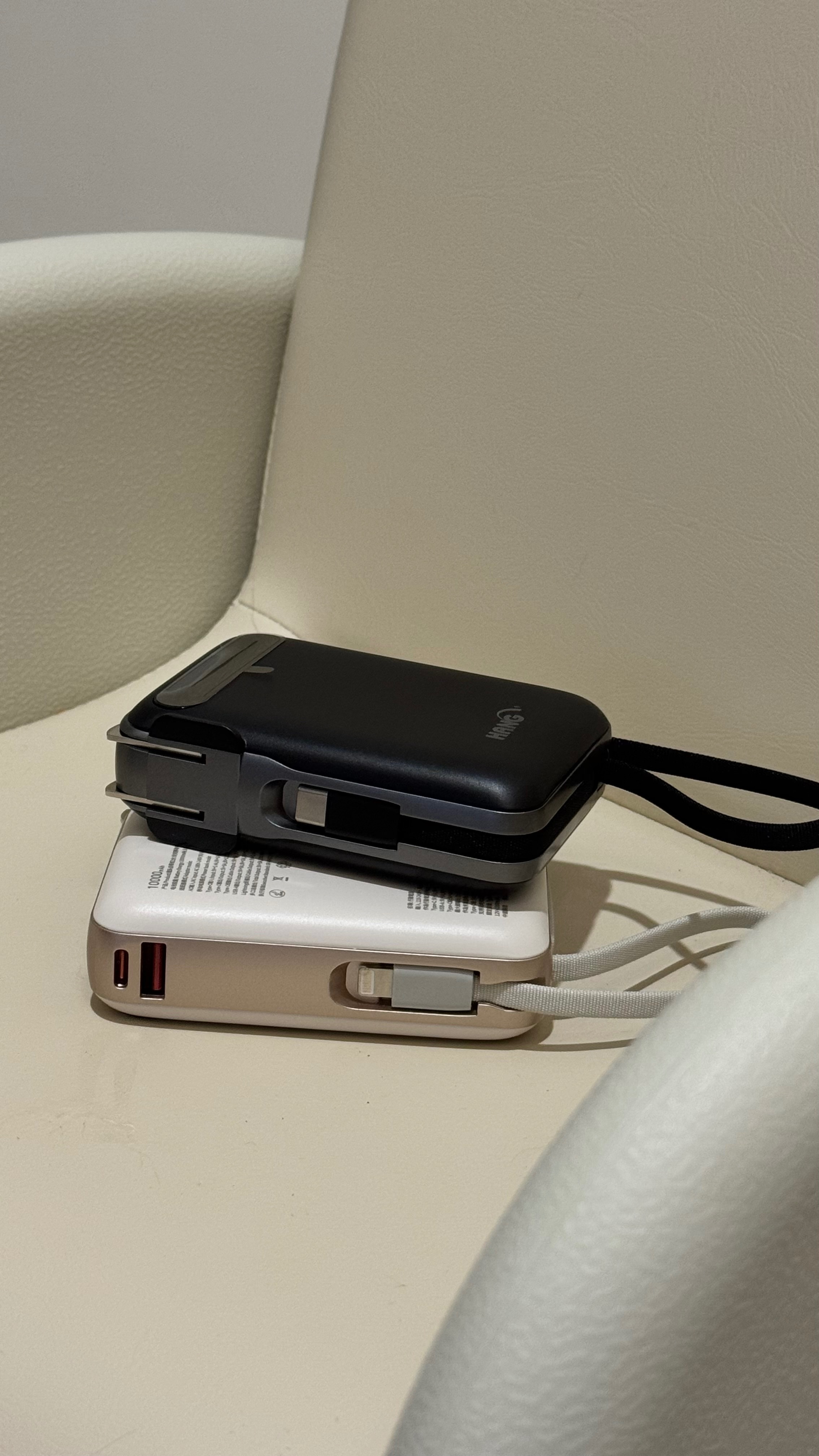 HANG-AC2 自帶插頭 10000mAh 行動電源