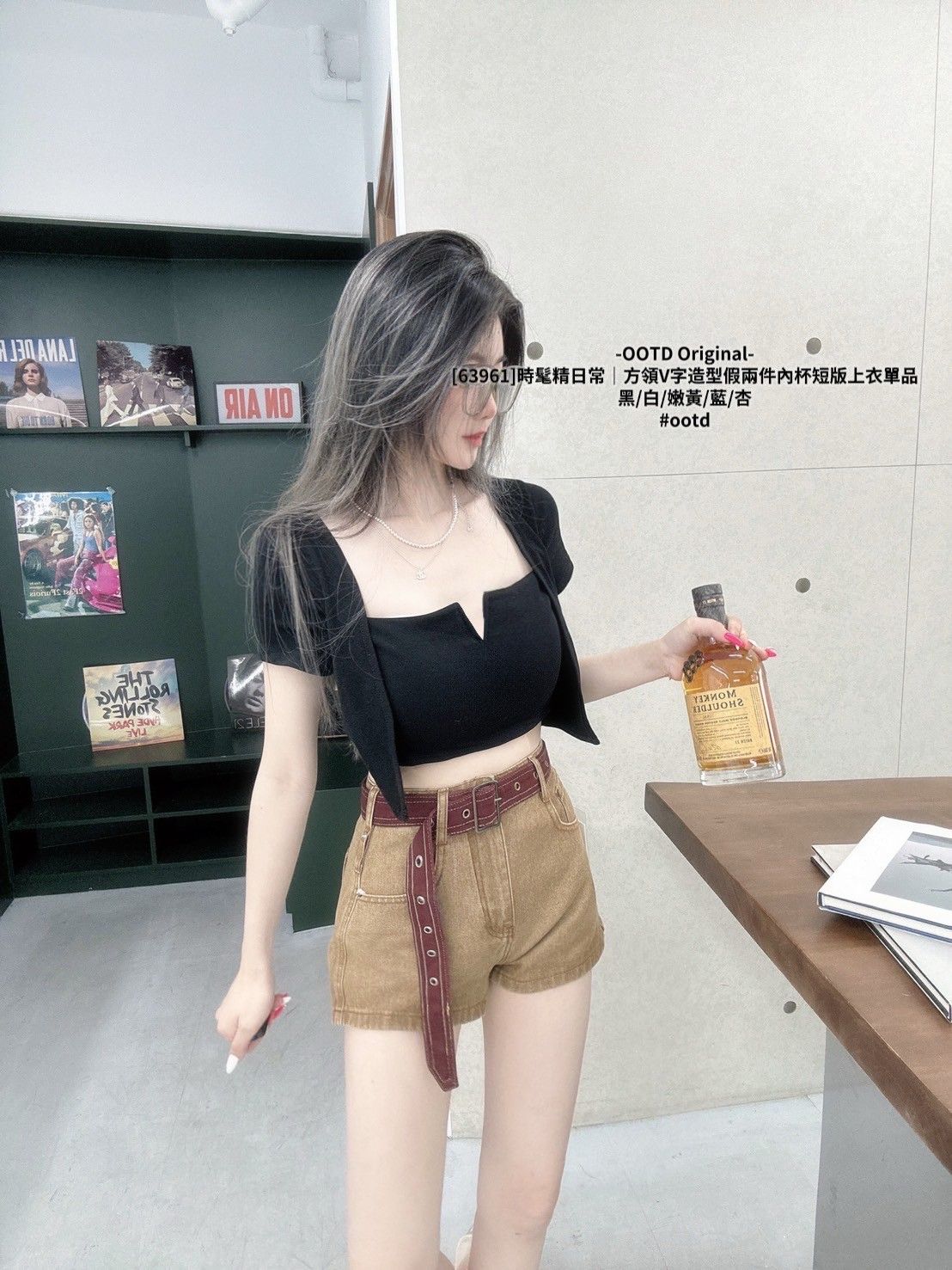 [ 63961 ] 方領V字造型假兩件內杯短版上衣