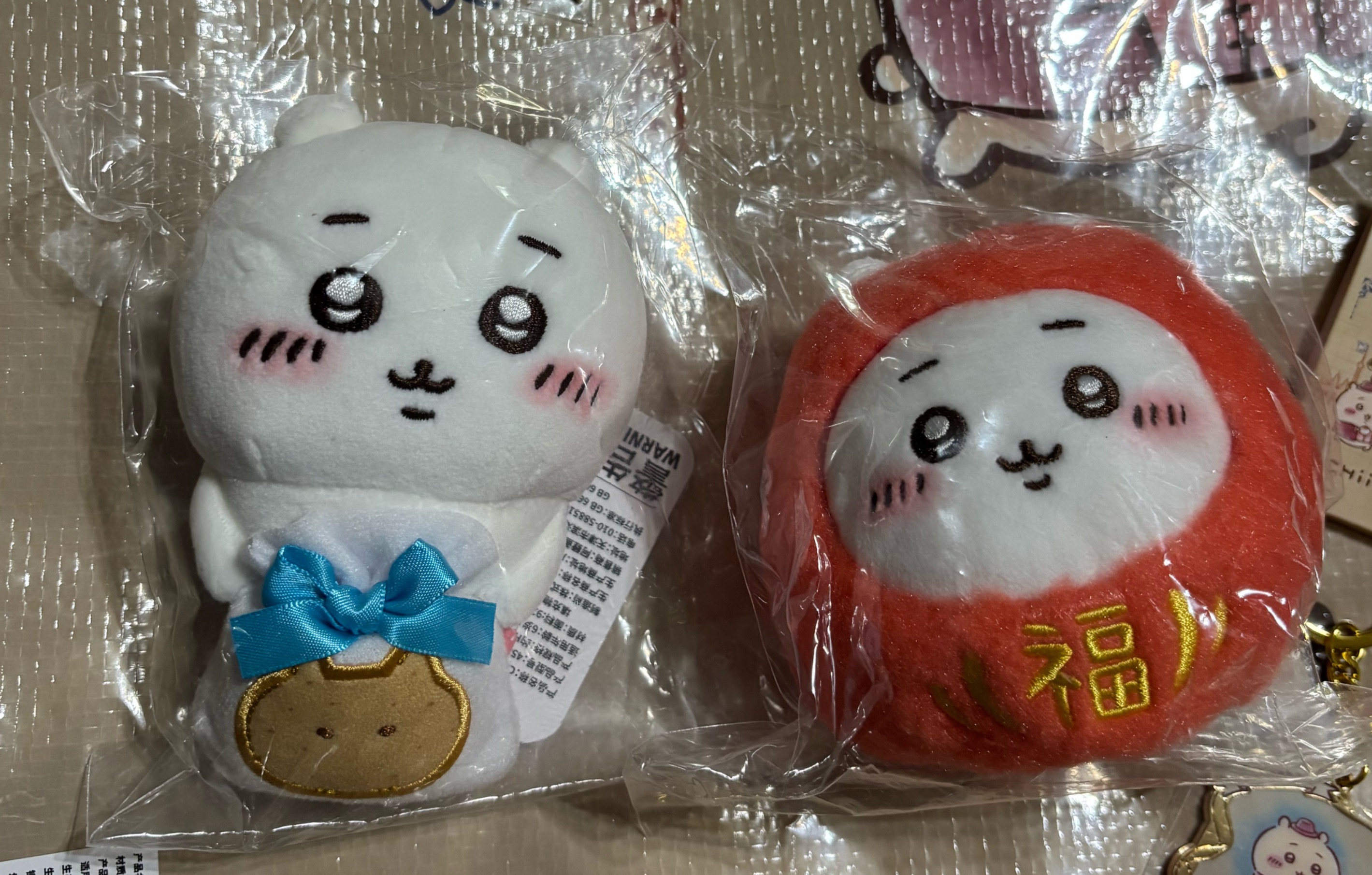 上海旗艦店螢幕掛吉伊+達摩吉伊