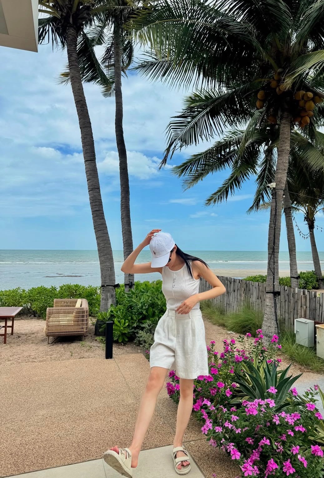 《Matin Kim》00K同款中線logo背心