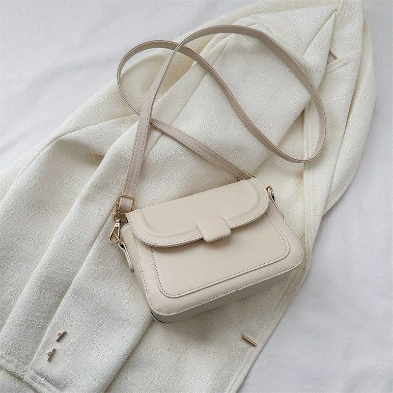 出清全新 小眾簡約款斜跨包