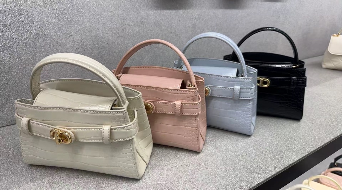 預購 CHARLES＆KEITH 小ck 鰐魚紋凱莉包 斜挎手提包 小號