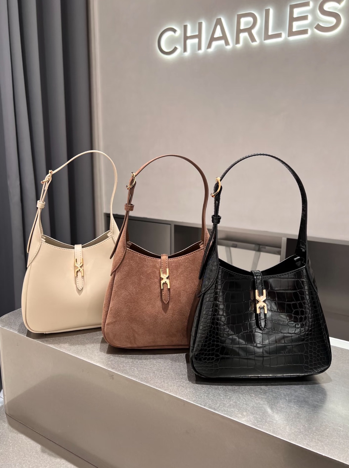 預購 CHARLES＆KEITH 小ck 皮革 鰐魚紋 斜挎托特包 hobo包 單肩腋下包 小號 女款